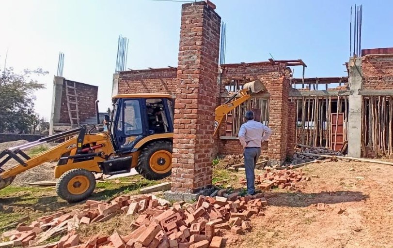 Jammu administration demolishes illegally built banquet hall in Khour
