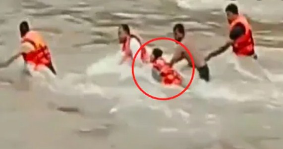 Minor girl caught in flash flood rescued in J&K’s Udhampur
