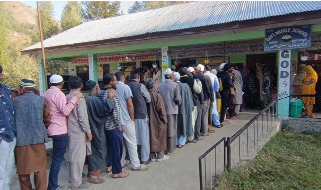 Jammu and Kashmir records 63.88% overall voter turnout, 69.69% citizens cast ballot in final phase
