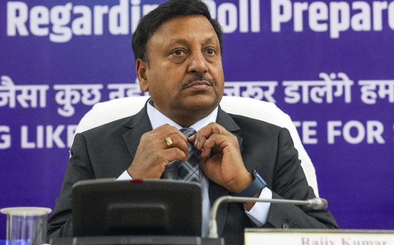 Lok Sabha Polls:  Election Commission briefs its Observers; ECI to visit J&K Tomorrow