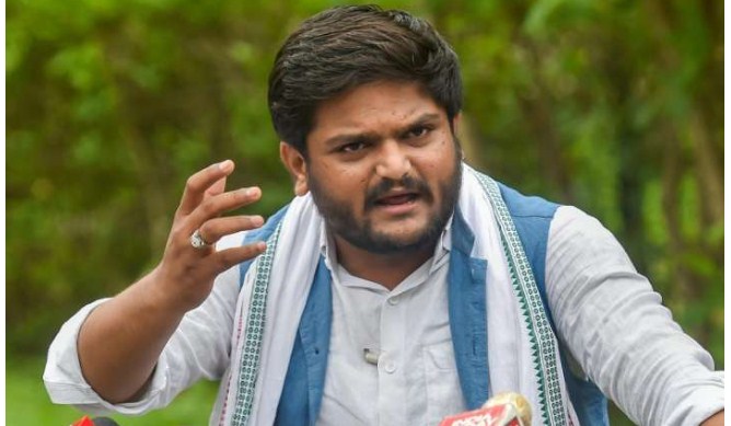 Congress leader Hardik Patel slapped during Jan Akrosh Rally in Surendranagar, Gujrat