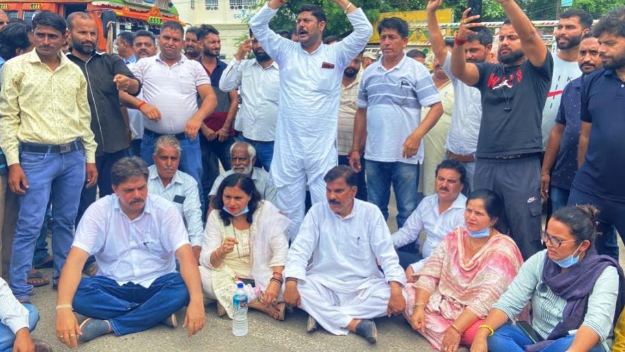 Harsh Dev leads protest against PWD, PMGSY, NHAI outside DC Office Udhampur