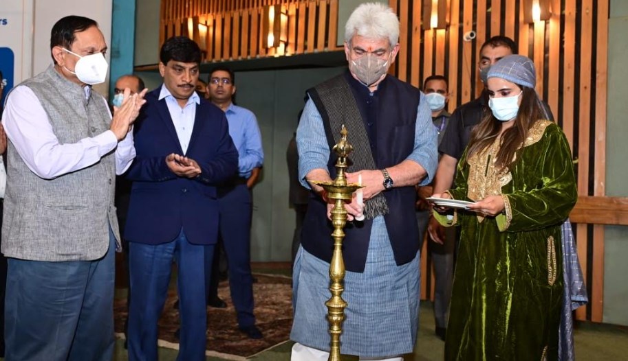 Lt Governor lays foundation stone of 25 DDC, BDC buildings; Inaugurates 1000 Amrit Sarovars across J&K UT