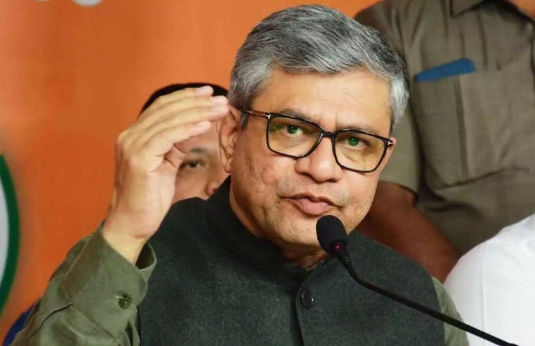 To end VVIP culture, Railway Minister orders removal of bell used to call attendants in offices