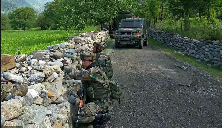 Heavy shelling by Pak on LoC in J&K''s Rajouri