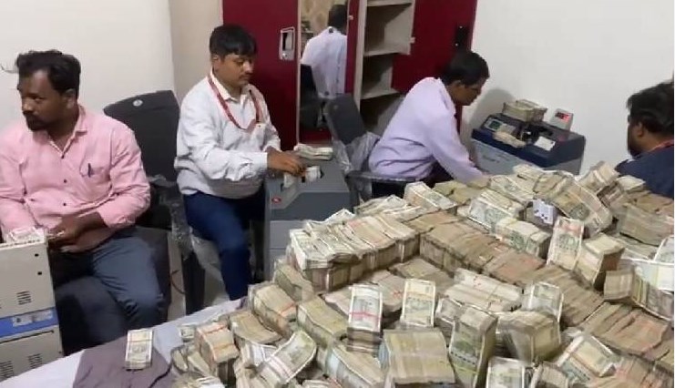 Jharkhand Minister's secretary, his domestic help arrested by ED after Rs 35 crore cash recovered