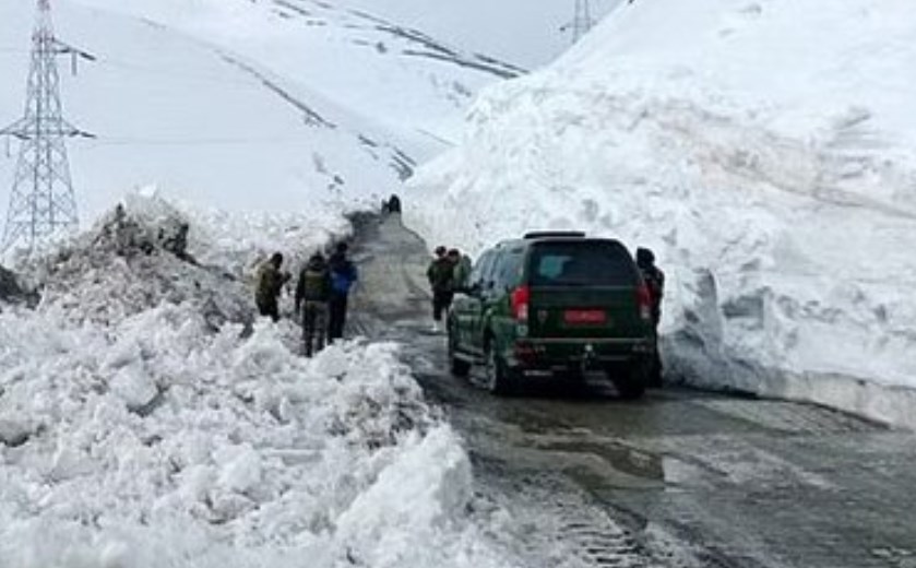 Srinagar-Leh Highway reopens for traffic
