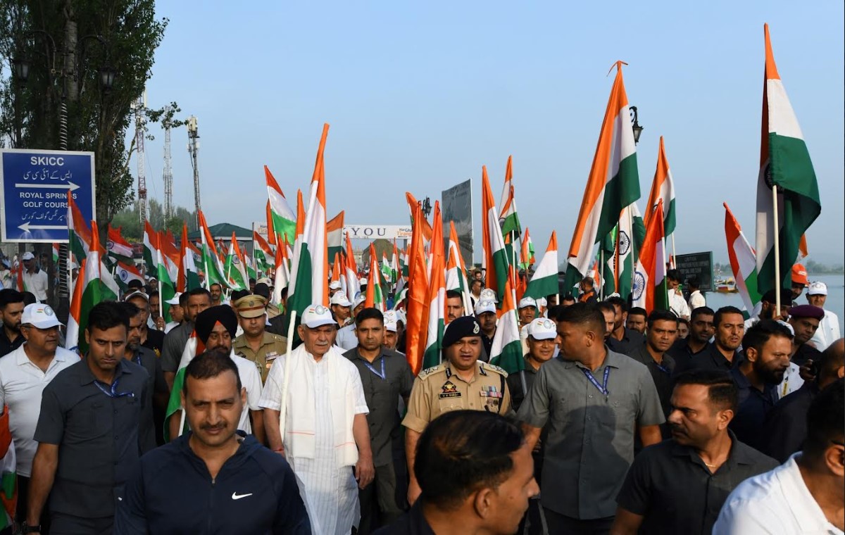 Div Com Jammu along with dignitaries, citizens, students & officials participates in a massive Tiranga rally in Jammu
