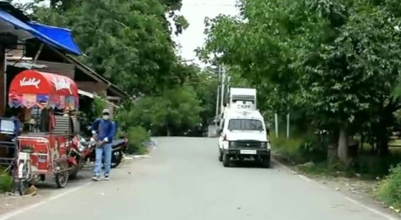 LeT district commander, 4 other militants killed and 1 soldier martyred in Pulwama encounter: IGP Kashmir