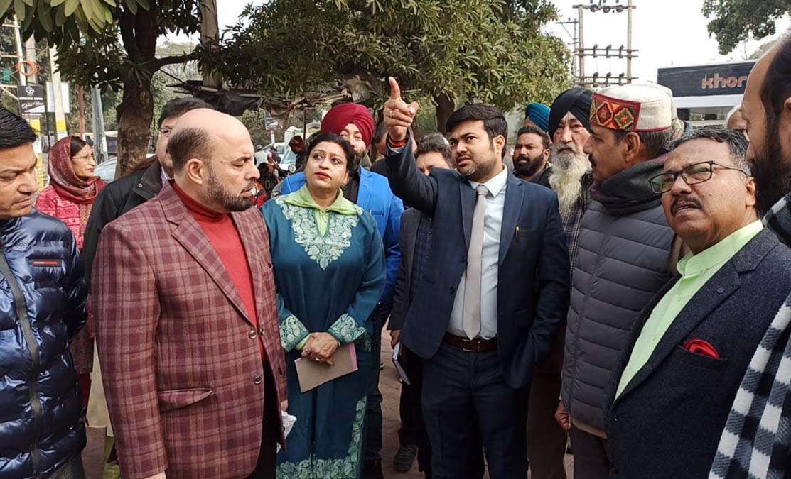 Commissioner JMC takes stock of developmental, Sanitation scenario in Jammu South