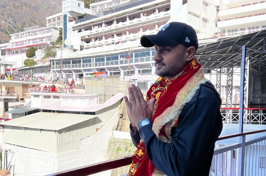 Former Indian Cricketer Harbhajan Singh pays obeisance at Katra Maa Vaishno Devi Shrine