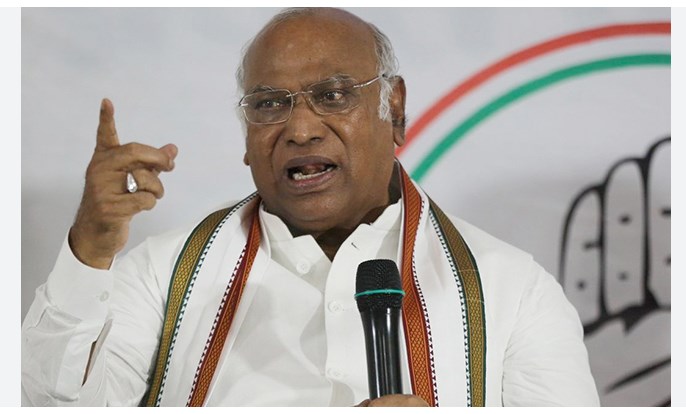 Kharge distances himself from Digvijaya Singh’s remarks on surgical strikes