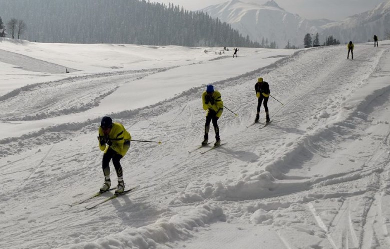 Advisor Bhatnagar visits Gulmarg, reviews preparation for 3rd 'Khelo India National Winter Games'