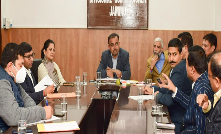 Div Com holds meeting with Jammu Chamber of Commerce, discusses developmental issues