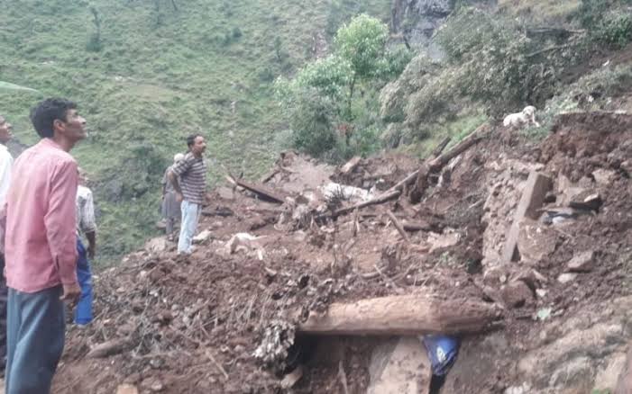 One die, 6 receive injuries as under construction house collapse in Kalakote 