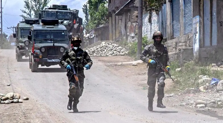 South Kashmir: 04 Mlitants killed, 01 army soldier injured in Shopian encounter