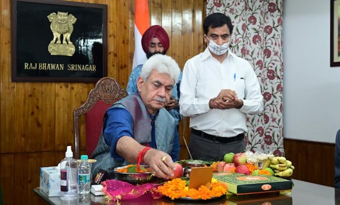 Lt Governor performs 'Samapan Pooja' marking the end of annual Shri Amarnathji Yatra