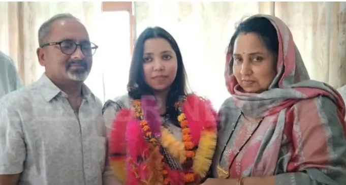 J-K: Tailor's daughter becomes first woman judge from Rajouri
