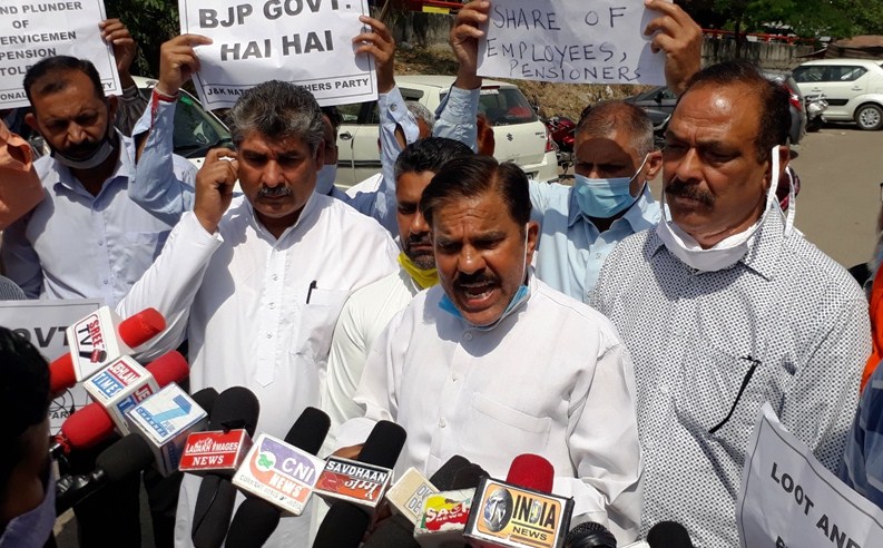 Govt robbing employees, pensioners of their DA during ongoing pandemic, inflation: Harsh
