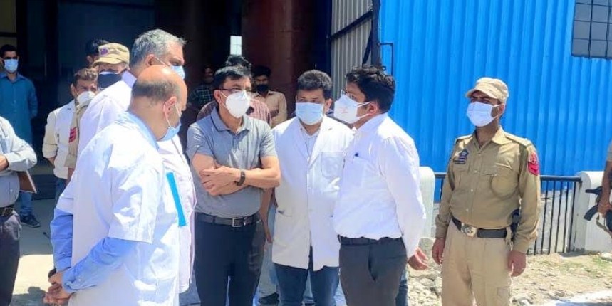 Div Com inspects newly installed Oxygen Generation Plant at DH Reasi