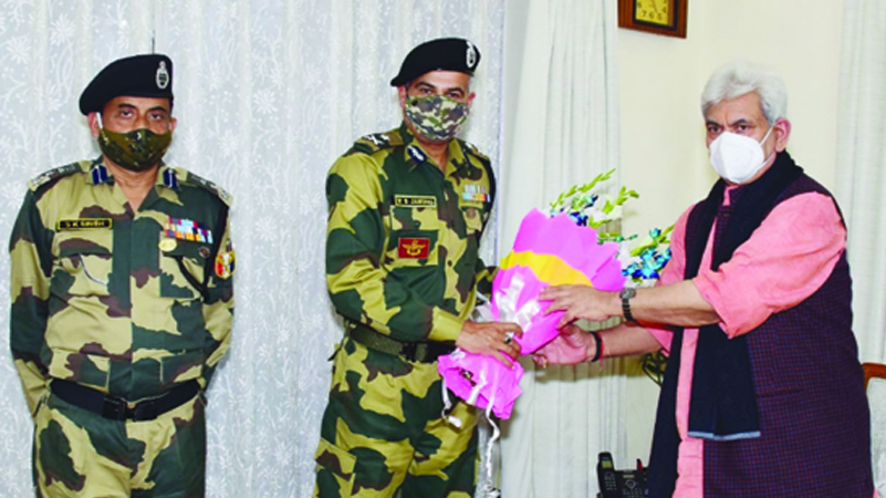 IG BSF Jammu calls on J&K LG, briefs about border security