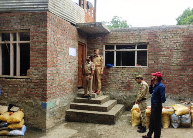 ACB, IT conduct raids in Srinagar and Kupwara