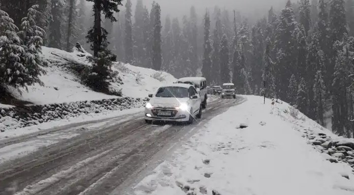 J&K parts receive fresh snowfall, MeT predicts more snow till Jan 25