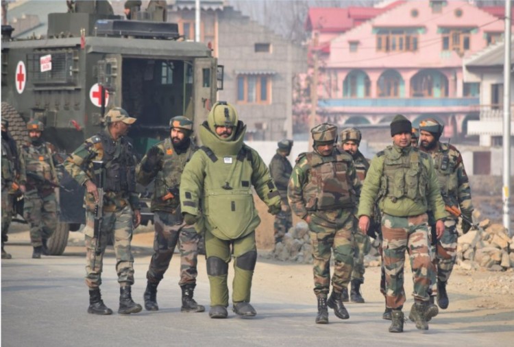 Major Terror attack averted in Kashmir, Forces recover 3 KGs IED 