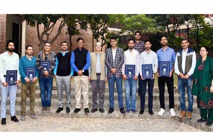 Media & Communication Course for Officers & officials of DIPR J&K concludes at IIMC, New Delhi