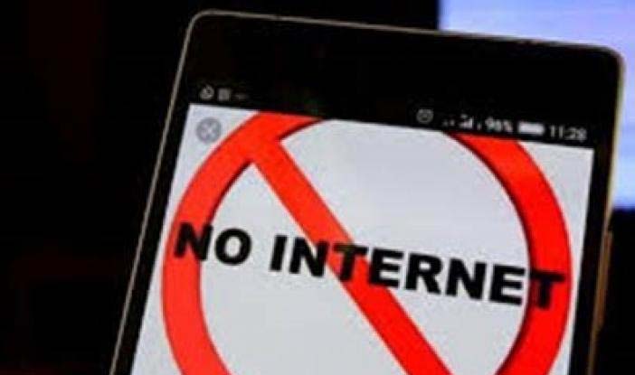 Internet snapped in Kashmir amid rumours of separatist leader Geelani's health