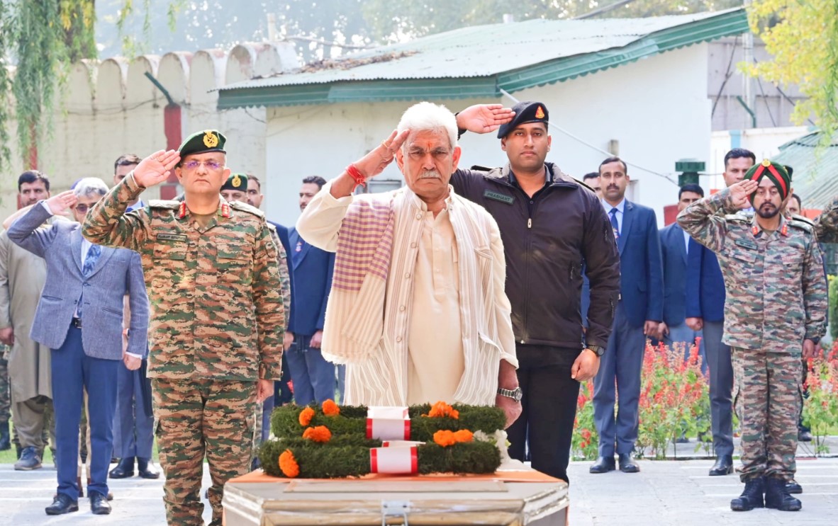 Gulmarg terror attack J K LG pays tributes to slain Army soldiers porters