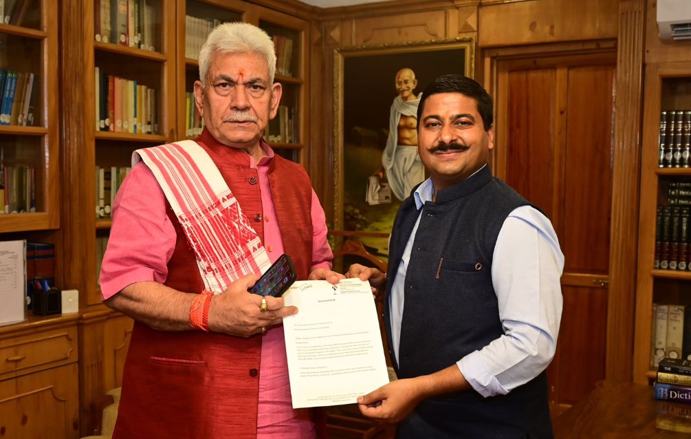Gaurav calls on LG Sinha, discusses strategic developments in Jammu region