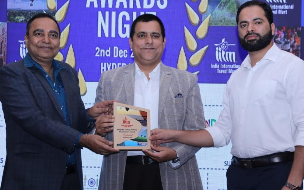 J&K Tourism Garners Acclaim at IITM Hyderabad; Bags "Family Holiday Destination" award
