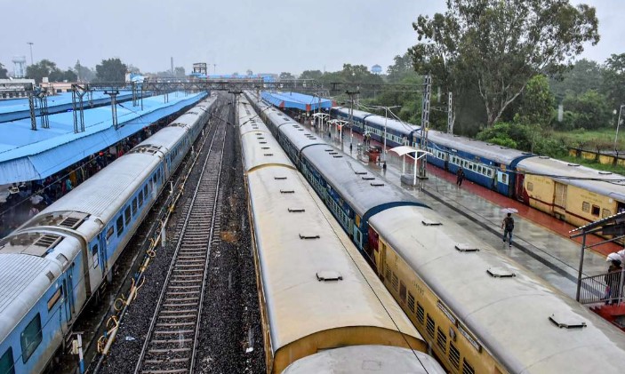 Good news for Railways employees: Centre approves Rs 2,029 crore bonus ahead of festive season