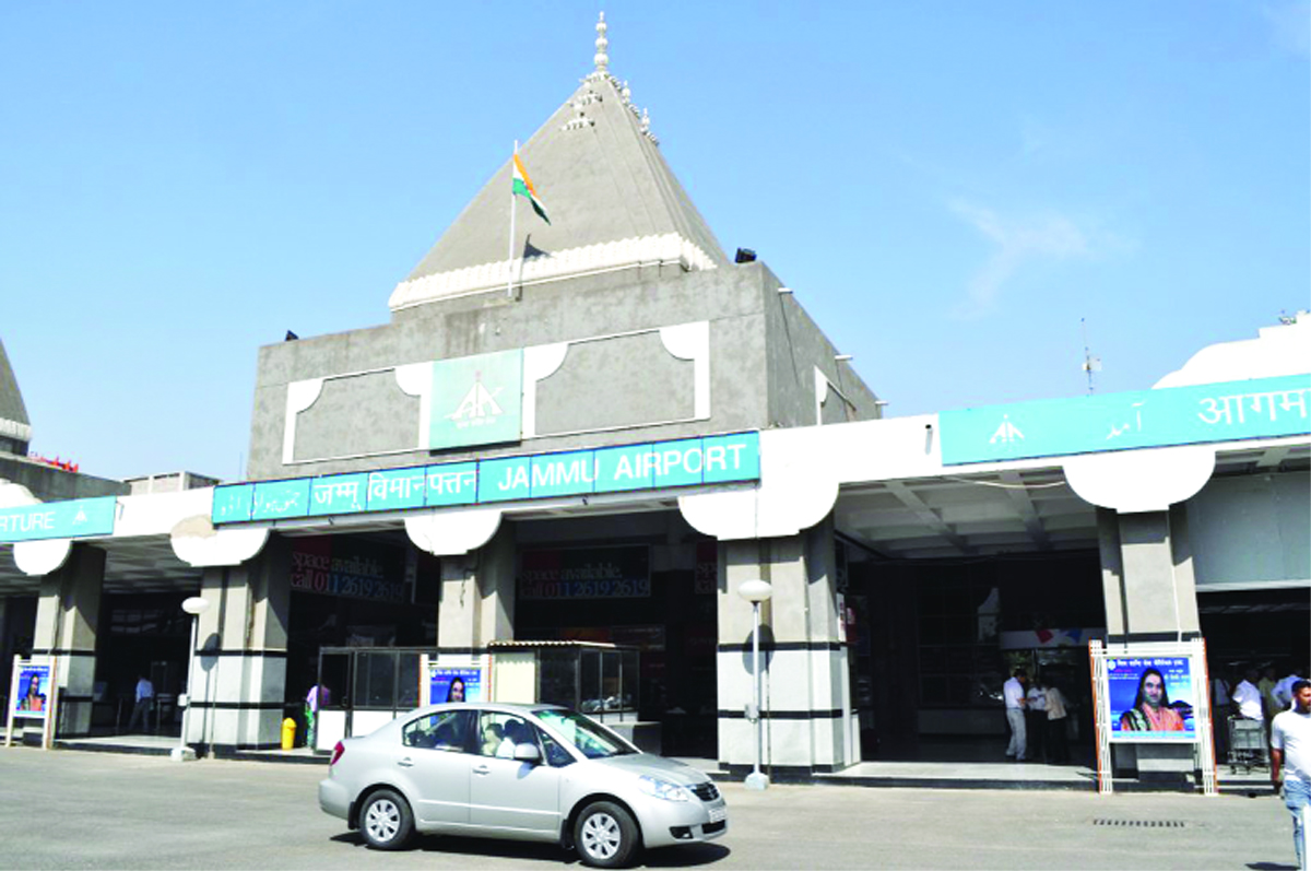 732 reach J&K in 11 flights at Jammu and Srinagar Airports