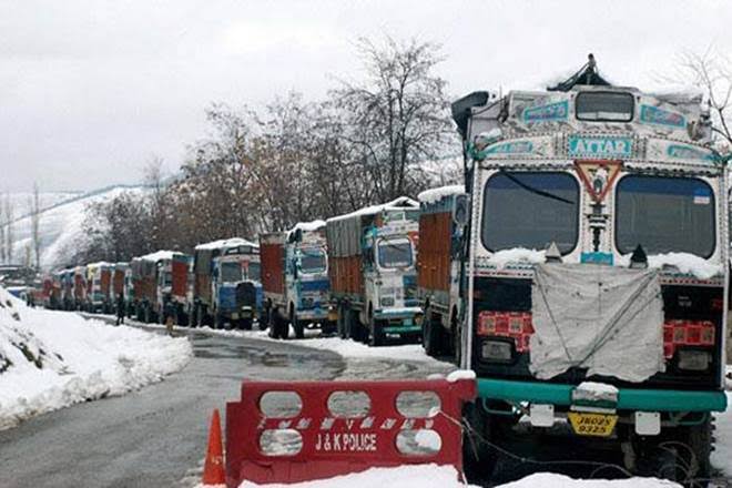 Mughal Road remains closed, one way traffic on Jammu-Srinagar Highway 