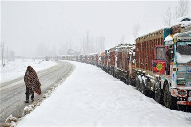 Traffic resumes on Jammu-Srinagar NH after remaining suspended for 13 hours 