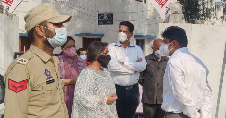 Div Com Jammu distributes Oxygen Concentrators to CCI under patronage of SWD