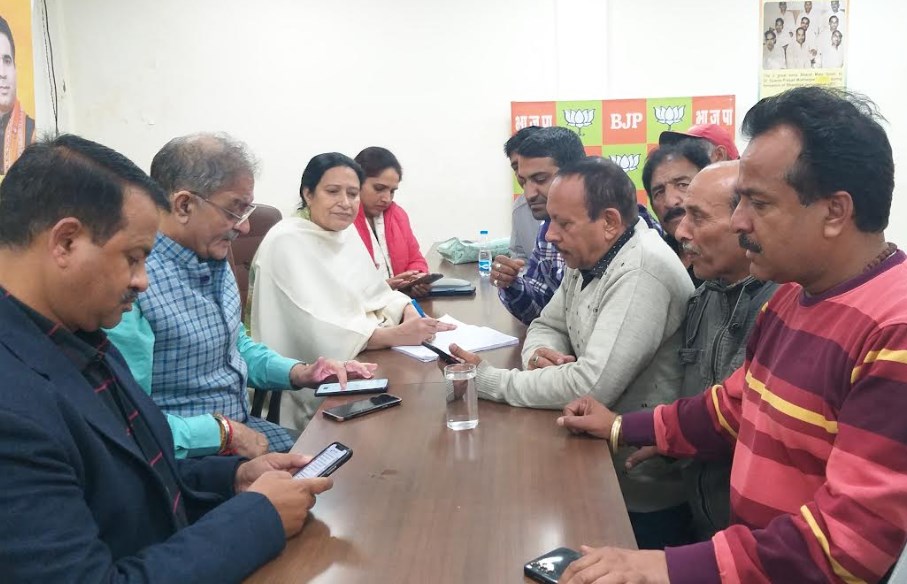 Hirdesh reviews functioning of Election and Transport Dept at Udhampur