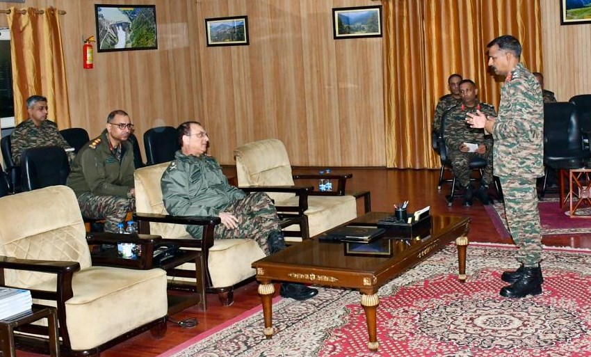 JK: GOC White Knight Corps reviews Operational preparedness in Doda, Kishtwar