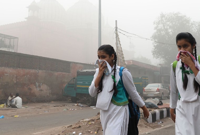 Delhi: Quality of air recorded at 326 in AQI meter, to deteriorate further, says forecast