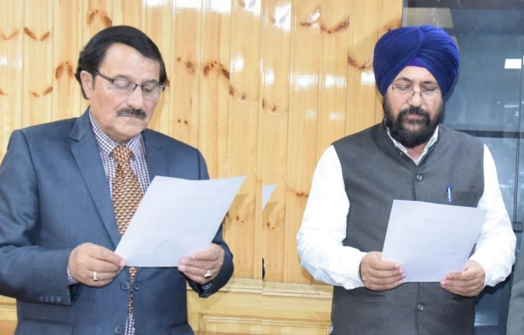 Pro-tem Speaker administers oath to MLA Dr Narinder Singh Raina
