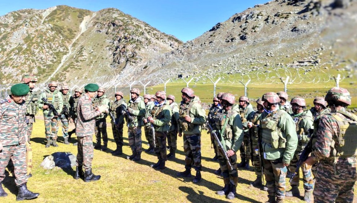 GOC White Knight Corps reviews security in Rajouri’s Thanamandi