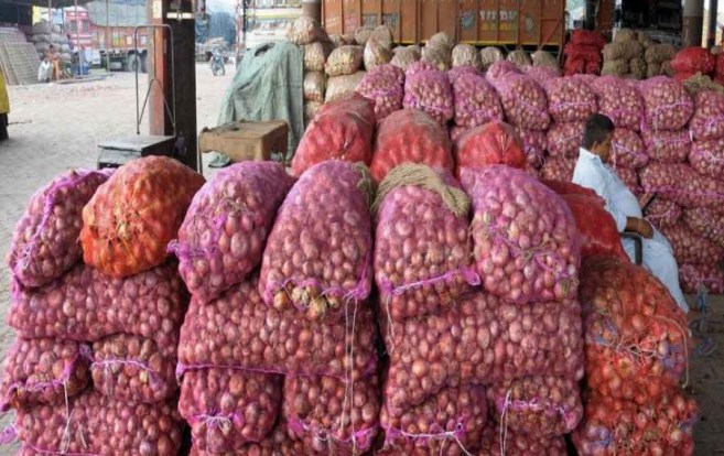 Govt imposes minimum export price of USD 800 per tonne on onion till Dec 31