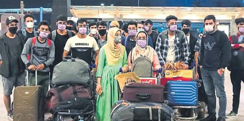 Govt evacuates 94,621 stranded JK residents; 67, 172 via Lakhanpur, 26,797 through COVID special trains