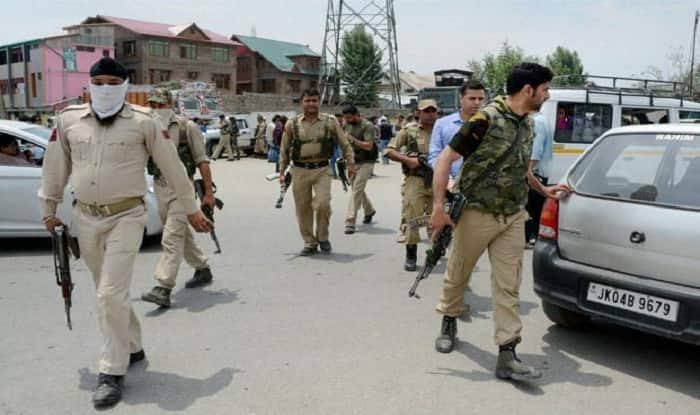 Suspicious Bag found on Jammu-Srinagar Highway, Traffic suspended for 3 Hours 