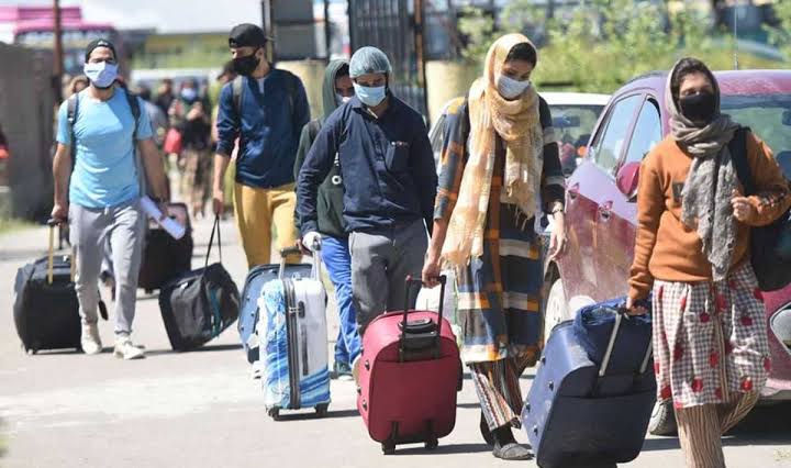 Govt brings back 74218 stranded JK residents through 16 COVID special trains, 3 flights, buses till date