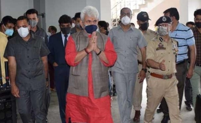 Lt Governor visits Anantnag, reviews Covid containment & preventive measures in the district