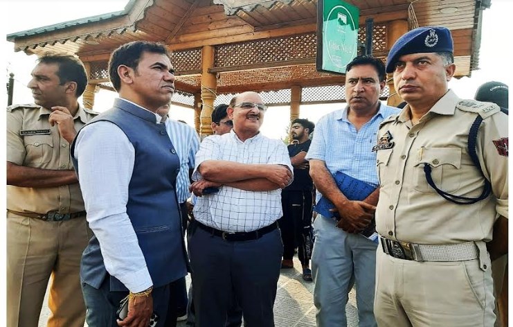 Ensure macadamization of  Dalgate-Khayam- Nowpora roads in 2-days: Div Com to SSCL