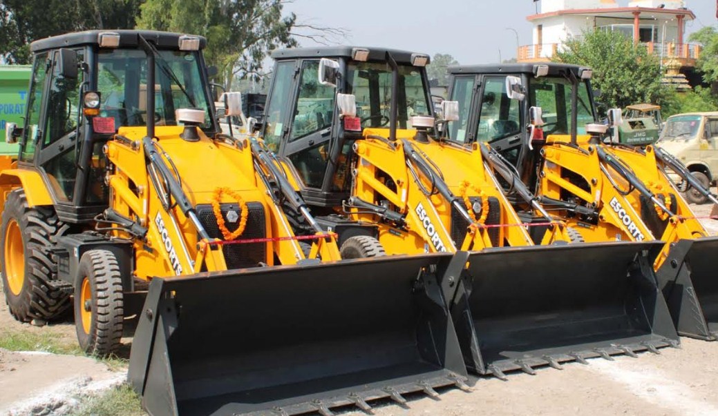 Jammu Municipal Corporation augments its fleet of Front End Loaders